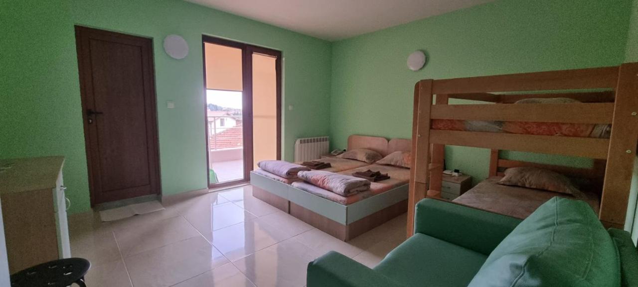 Семеен Хотел Илиевата Къща Sapareva Banya Exterior foto
